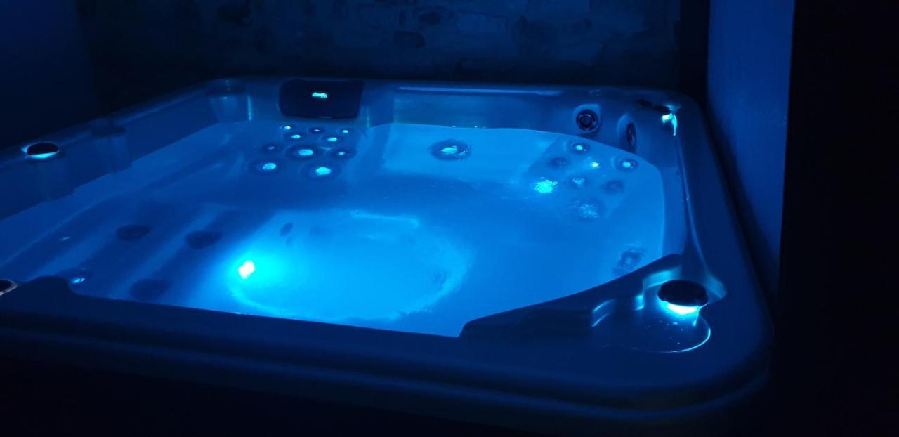 Chambre D'Hote Romantique Avec Spa Privatif Domaine Les Nuits Envoutees - Vezenobres Экстерьер фото